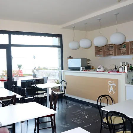 Aquilia Отель 3*